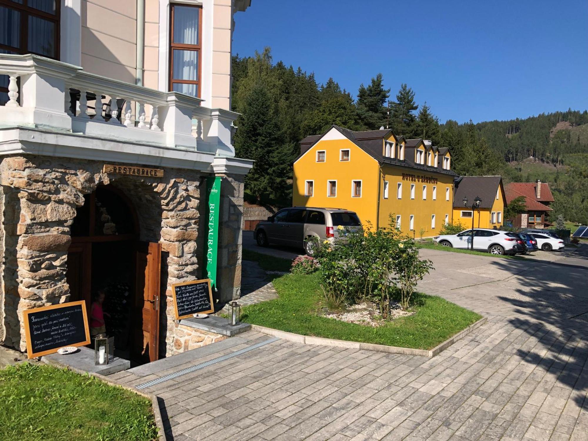 Hotel Chateau Cihelny Karlowe Wary Zewnętrze zdjęcie