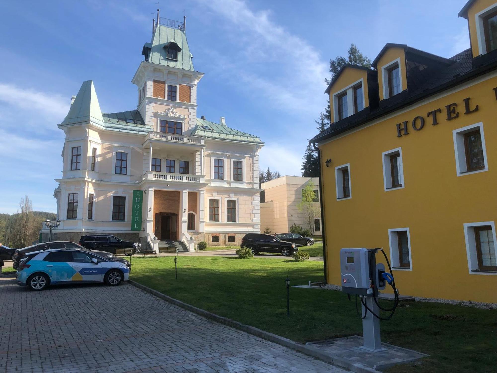 Hotel Chateau Cihelny Karlowe Wary Zewnętrze zdjęcie