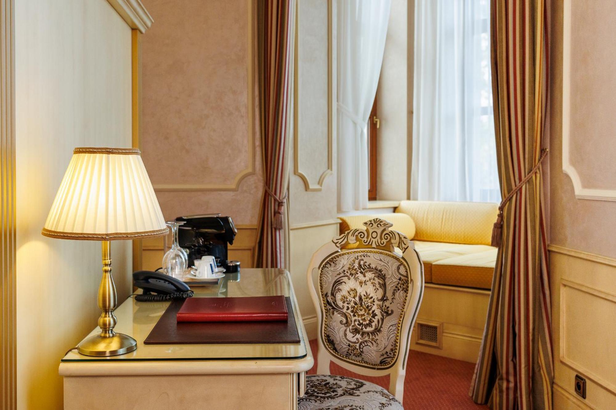 Hotel Chateau Cihelny Karlowe Wary Zewnętrze zdjęcie
