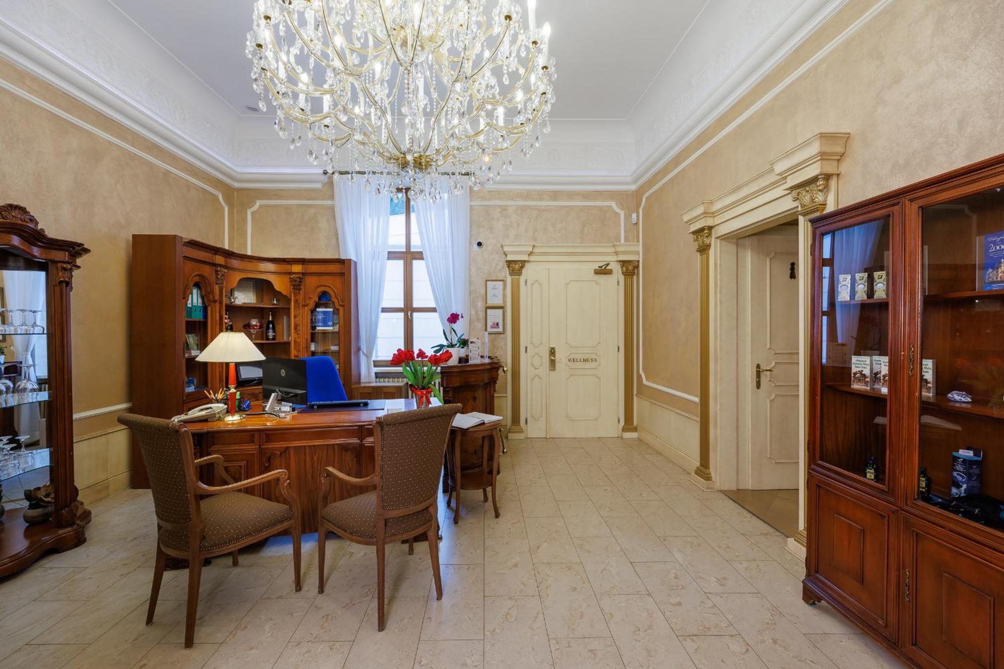 Hotel Chateau Cihelny Karlowe Wary Zewnętrze zdjęcie