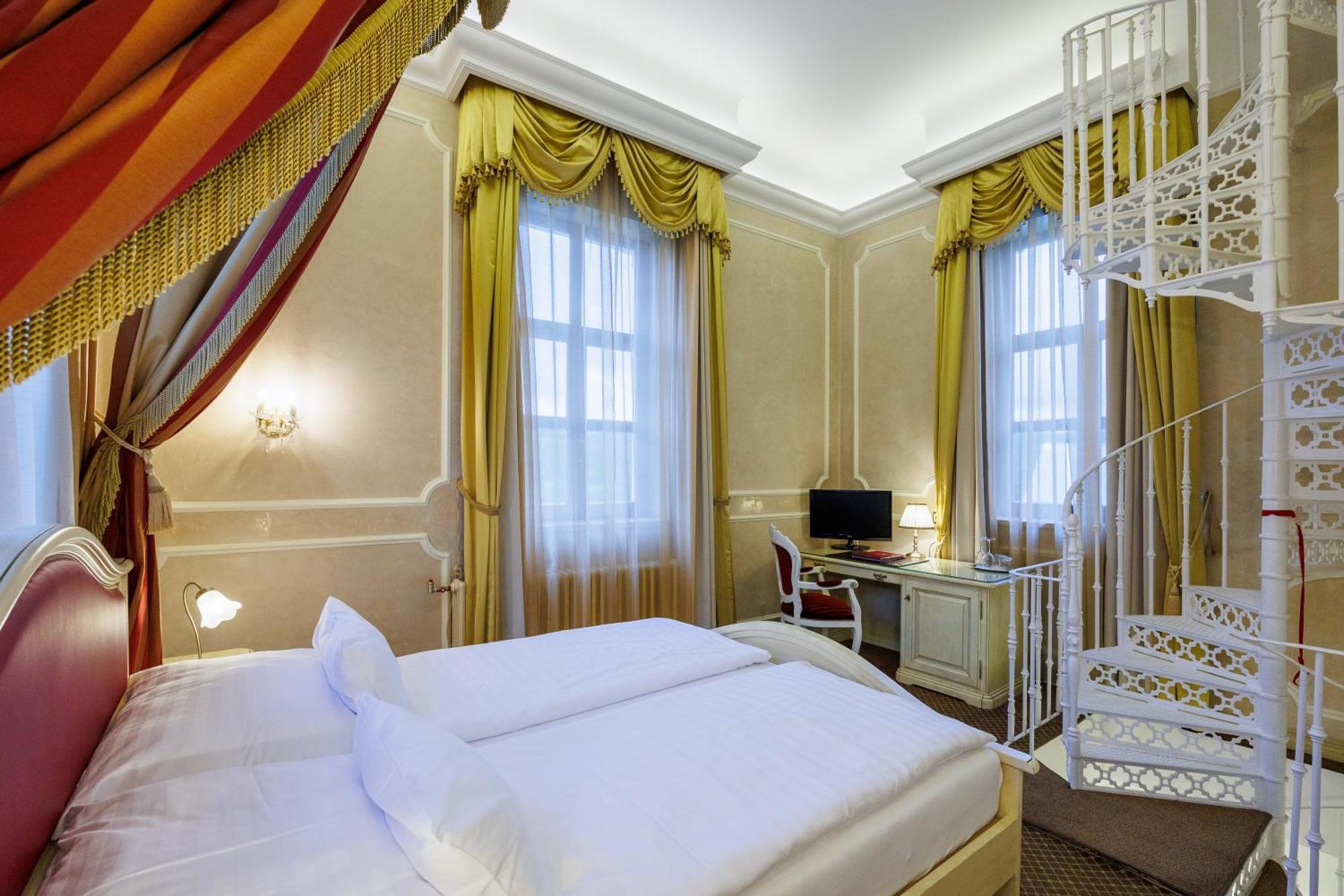 Hotel Chateau Cihelny Karlowe Wary Zewnętrze zdjęcie