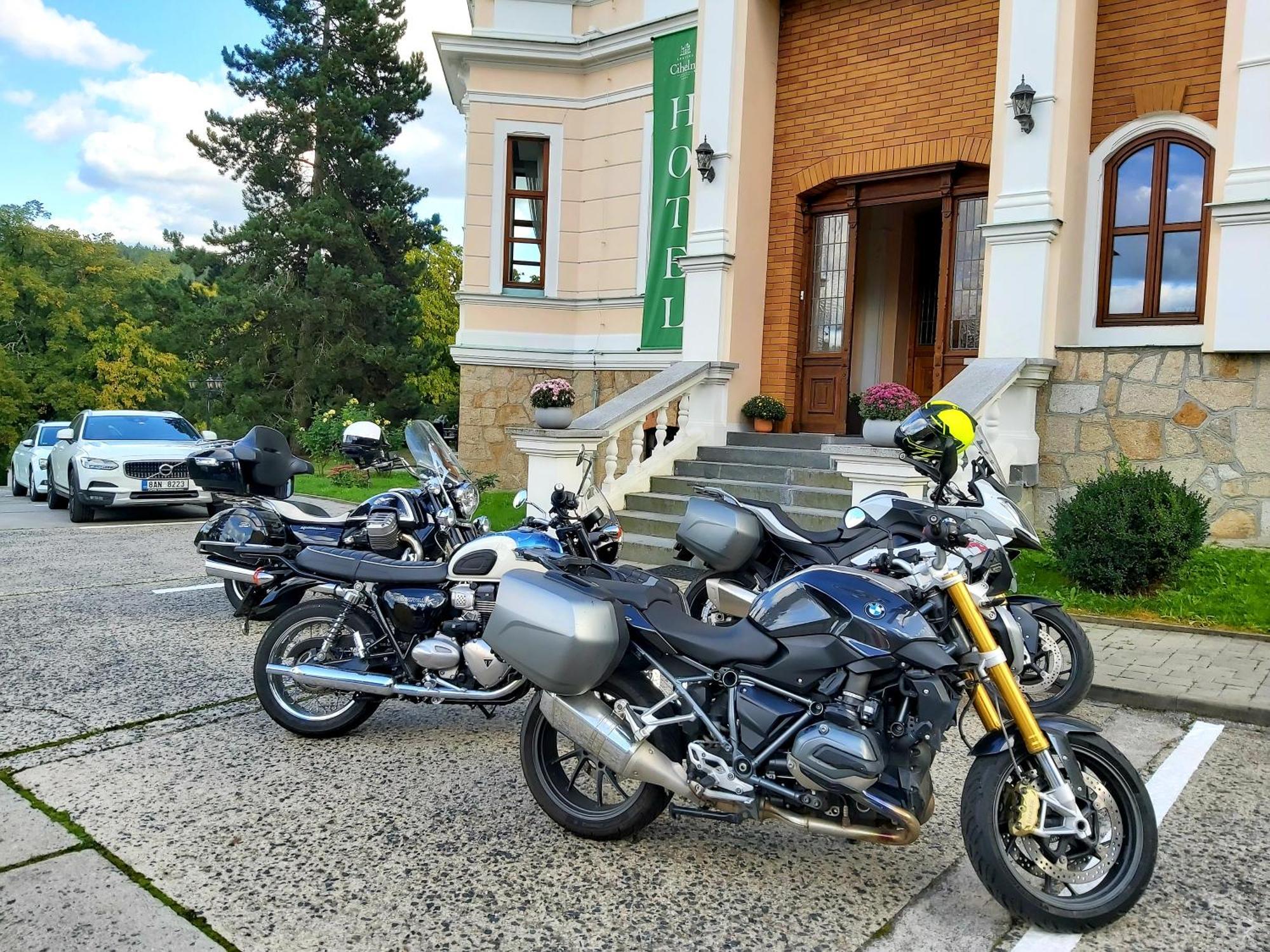 Hotel Chateau Cihelny Karlowe Wary Zewnętrze zdjęcie