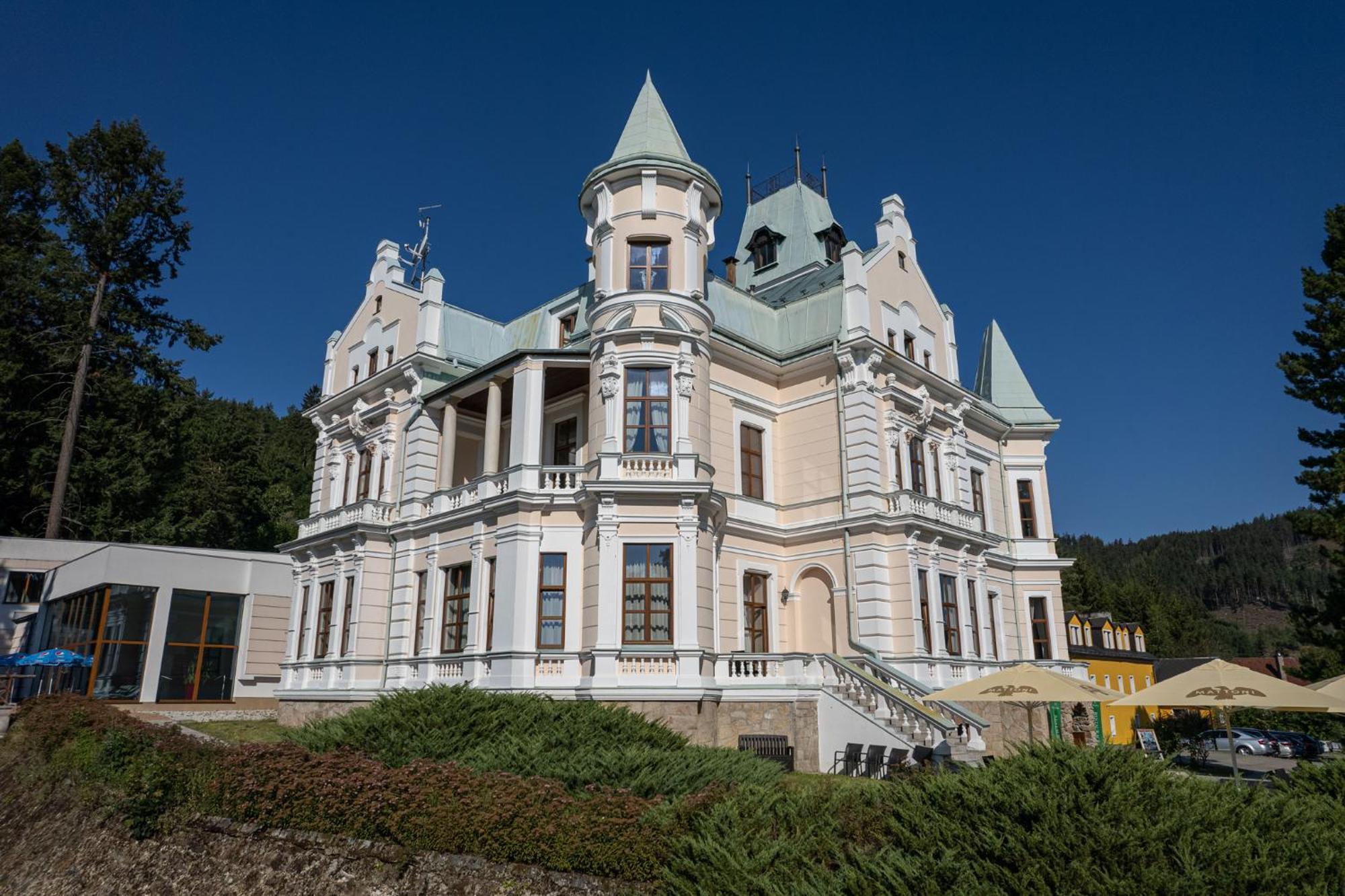 Hotel Chateau Cihelny Karlowe Wary Zewnętrze zdjęcie