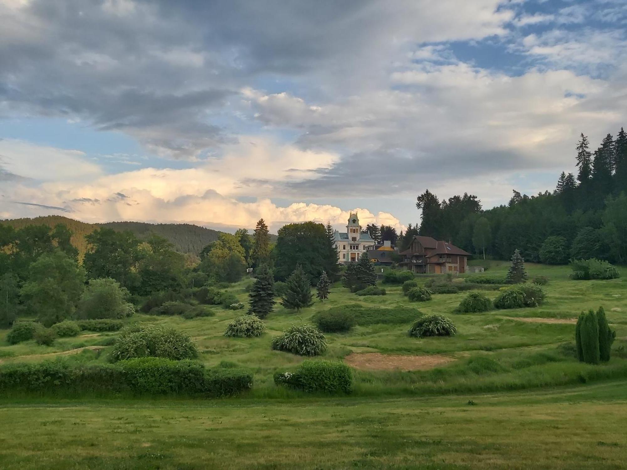 Hotel Chateau Cihelny Karlowe Wary Zewnętrze zdjęcie
