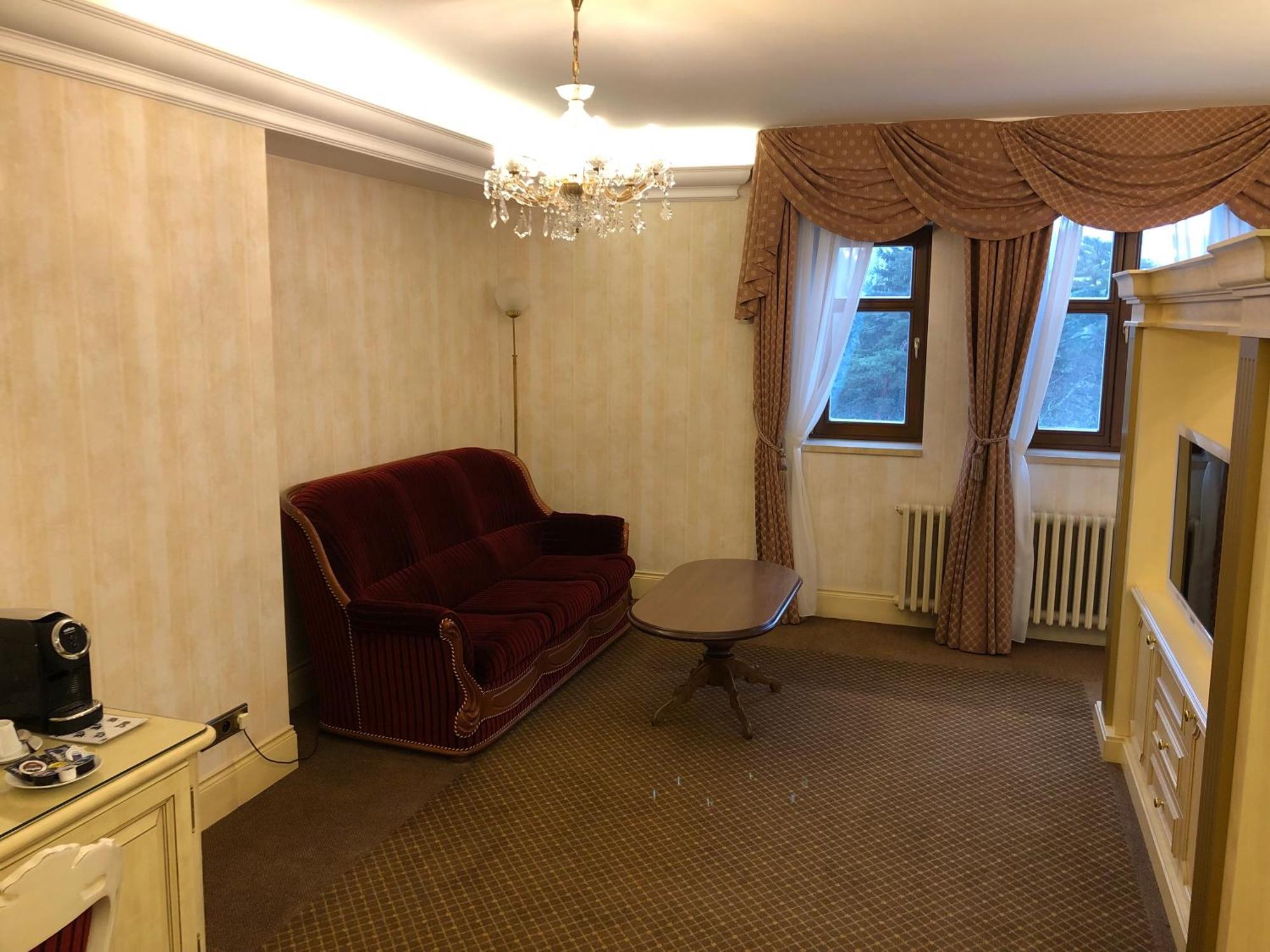 Hotel Chateau Cihelny Karlowe Wary Zewnętrze zdjęcie