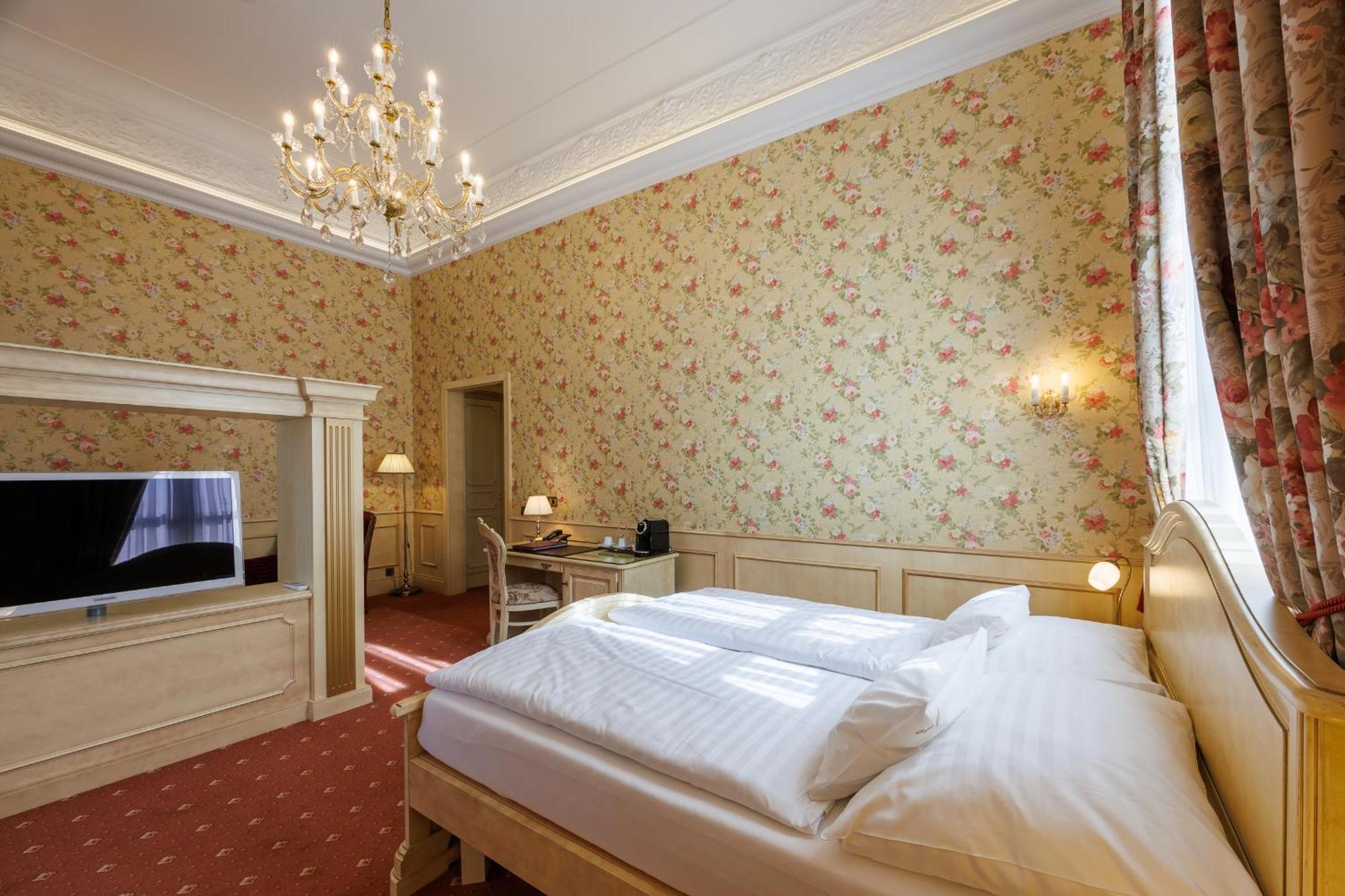 Hotel Chateau Cihelny Karlowe Wary Zewnętrze zdjęcie