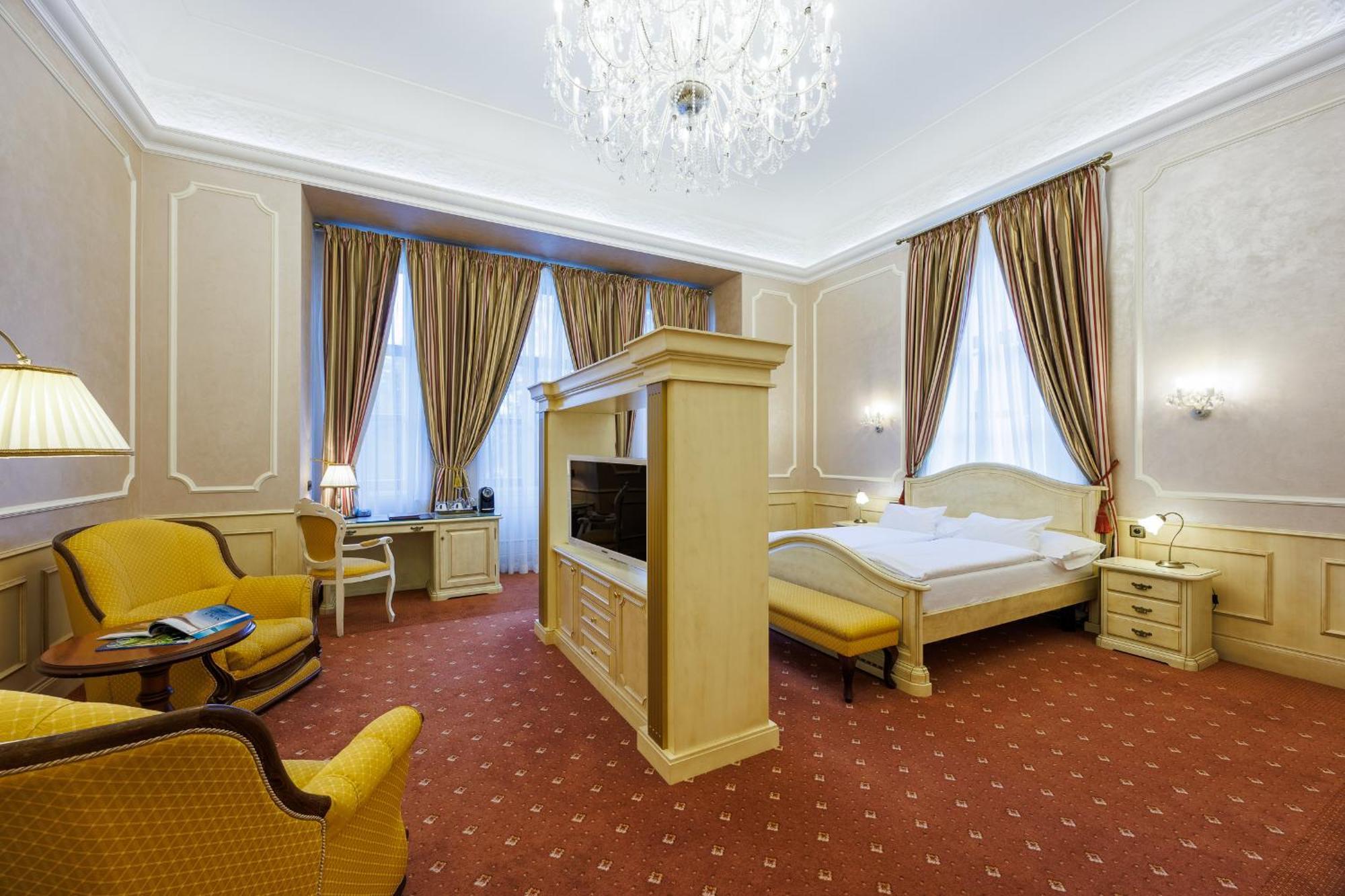 Hotel Chateau Cihelny Karlowe Wary Zewnętrze zdjęcie