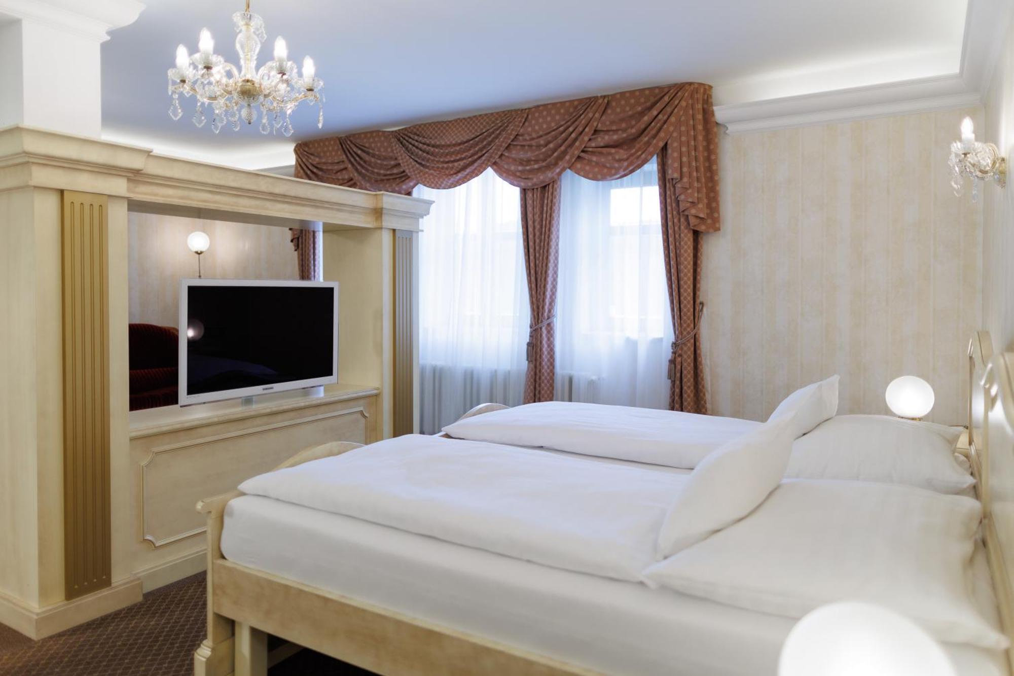 Hotel Chateau Cihelny Karlowe Wary Zewnętrze zdjęcie
