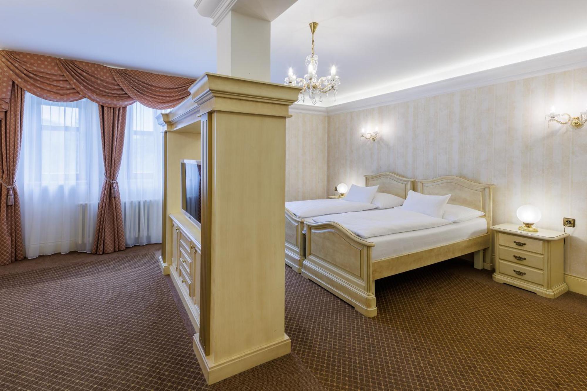 Hotel Chateau Cihelny Karlowe Wary Zewnętrze zdjęcie