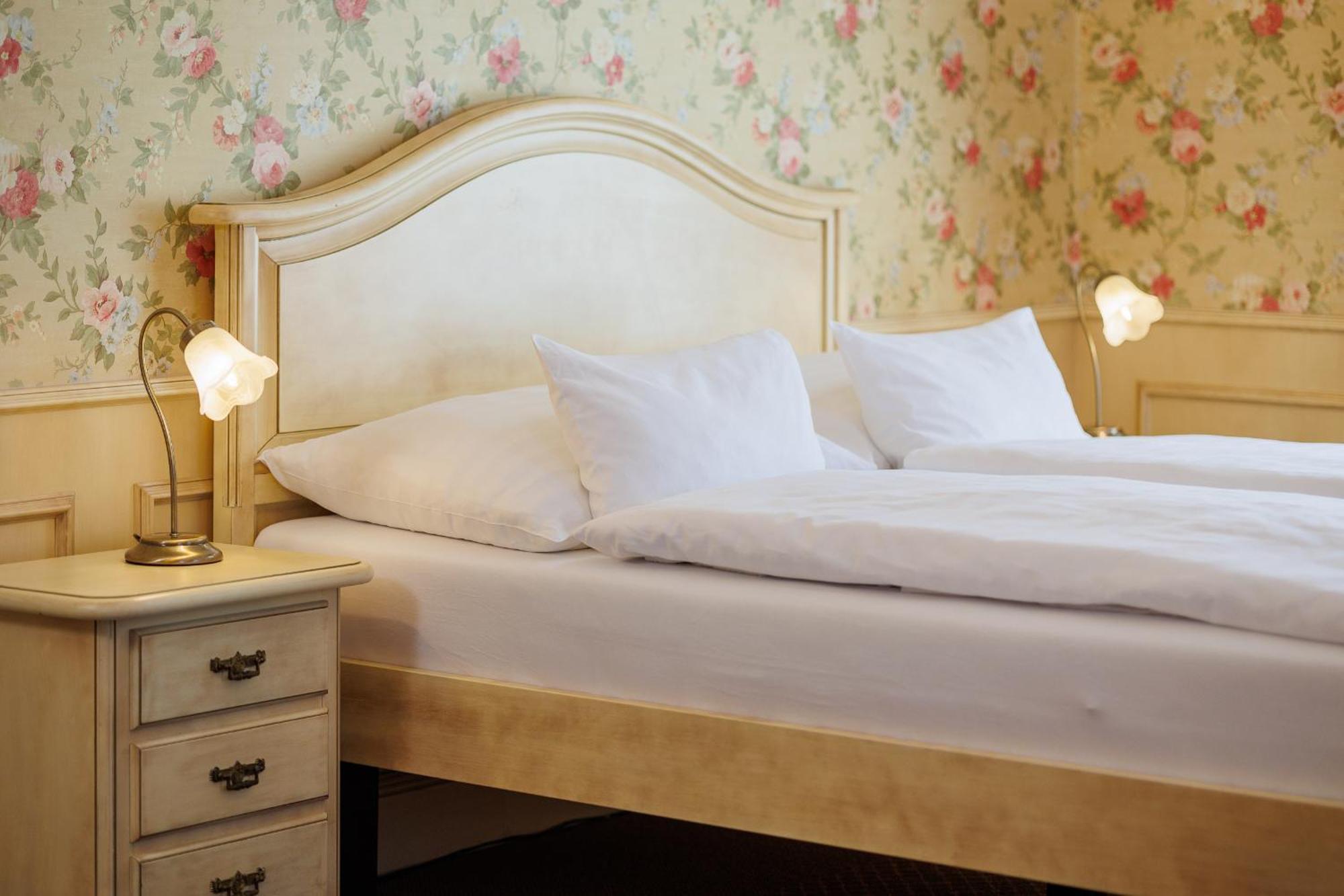 Hotel Chateau Cihelny Karlowe Wary Zewnętrze zdjęcie