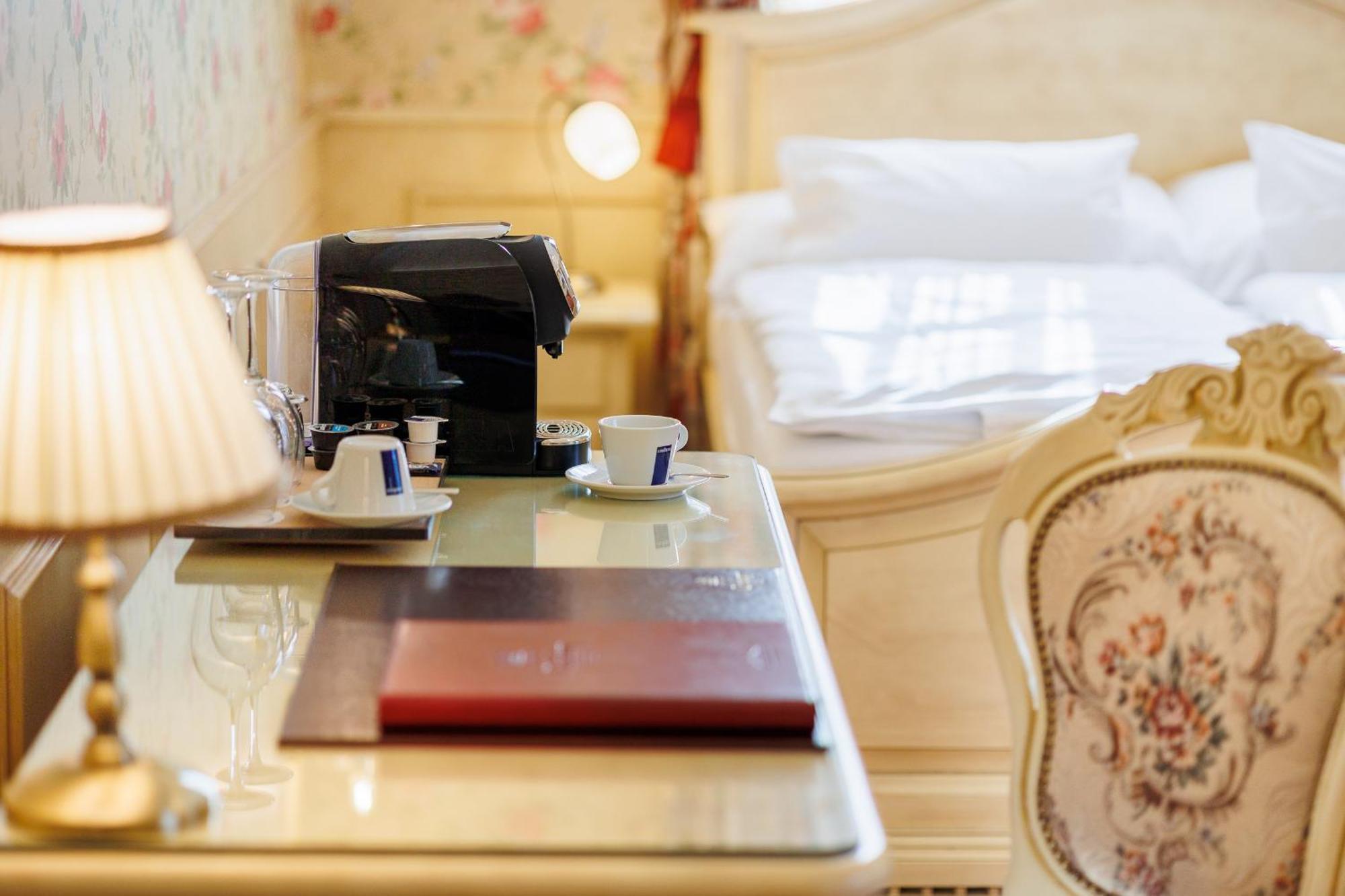 Hotel Chateau Cihelny Karlowe Wary Zewnętrze zdjęcie