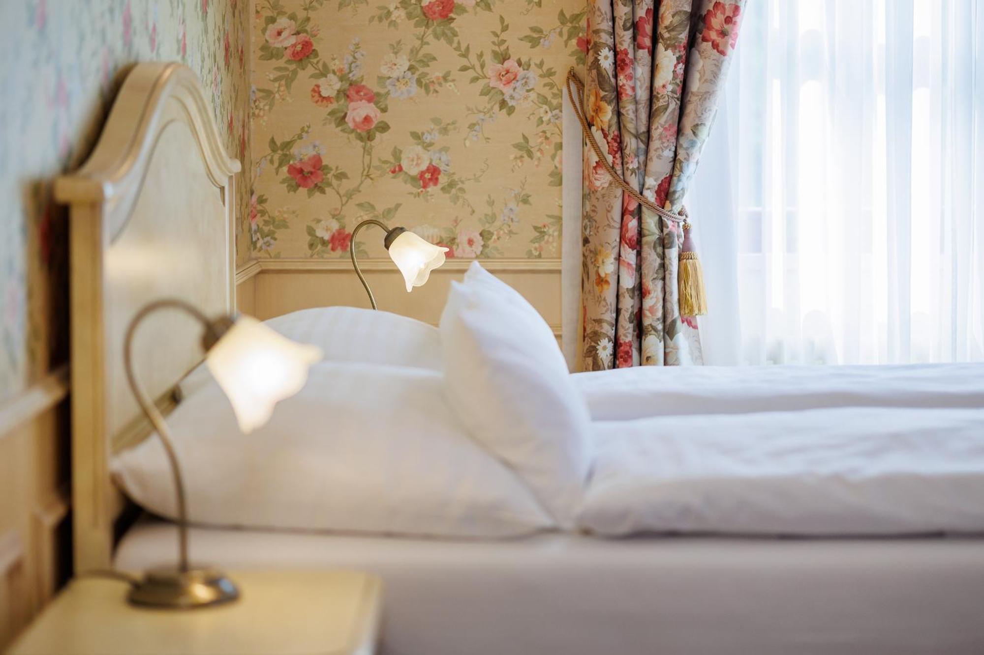 Hotel Chateau Cihelny Karlowe Wary Zewnętrze zdjęcie