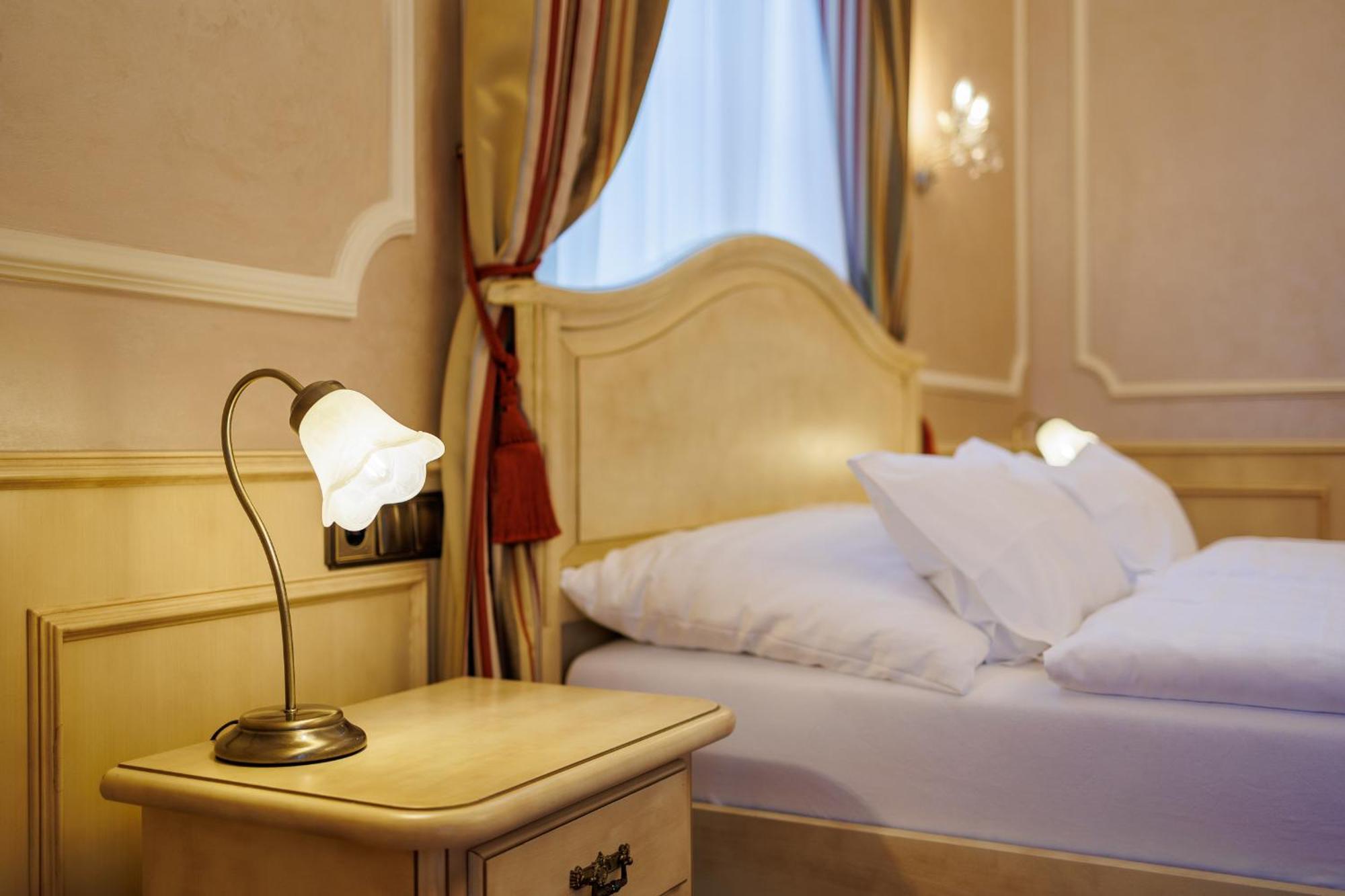 Hotel Chateau Cihelny Karlowe Wary Zewnętrze zdjęcie
