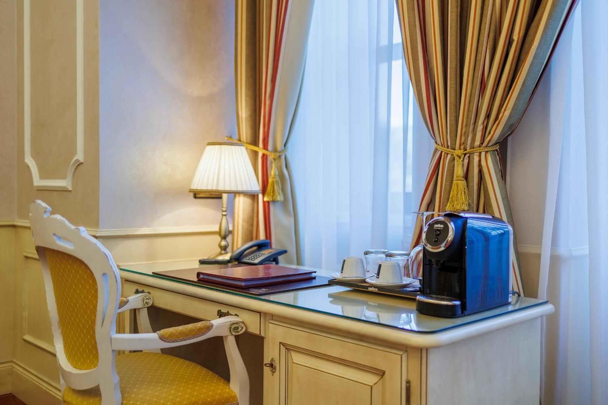 Hotel Chateau Cihelny Karlowe Wary Zewnętrze zdjęcie