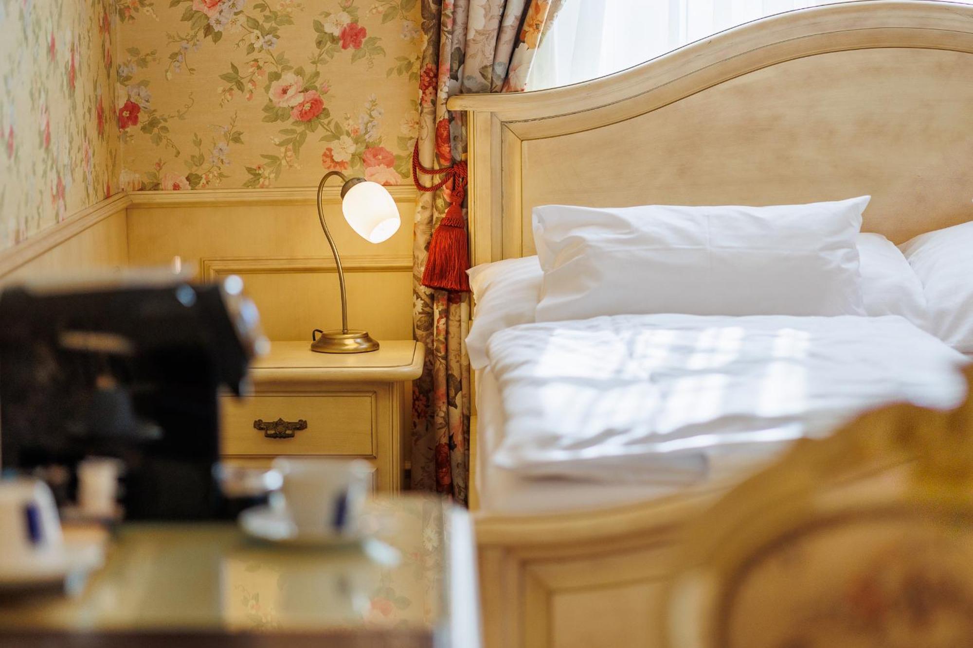 Hotel Chateau Cihelny Karlowe Wary Zewnętrze zdjęcie