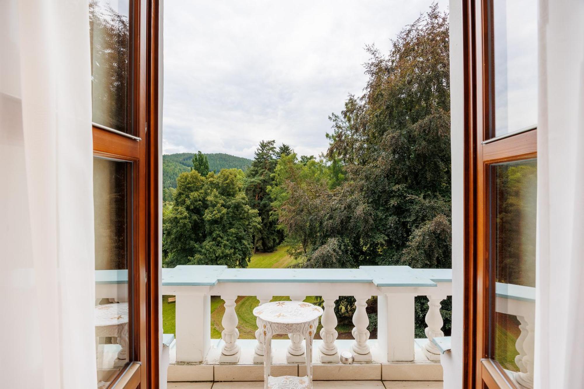 Hotel Chateau Cihelny Karlowe Wary Zewnętrze zdjęcie