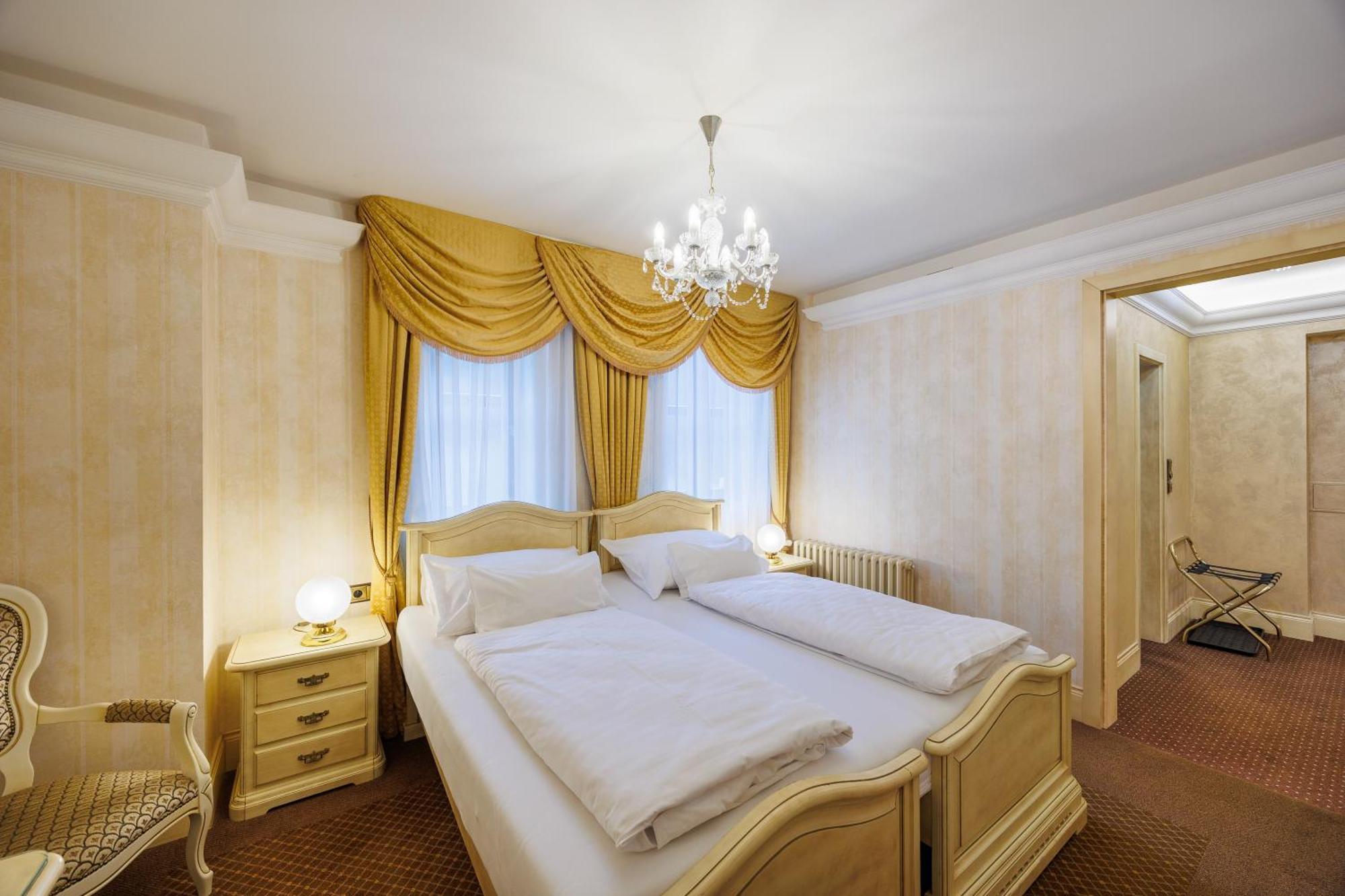 Hotel Chateau Cihelny Karlowe Wary Zewnętrze zdjęcie
