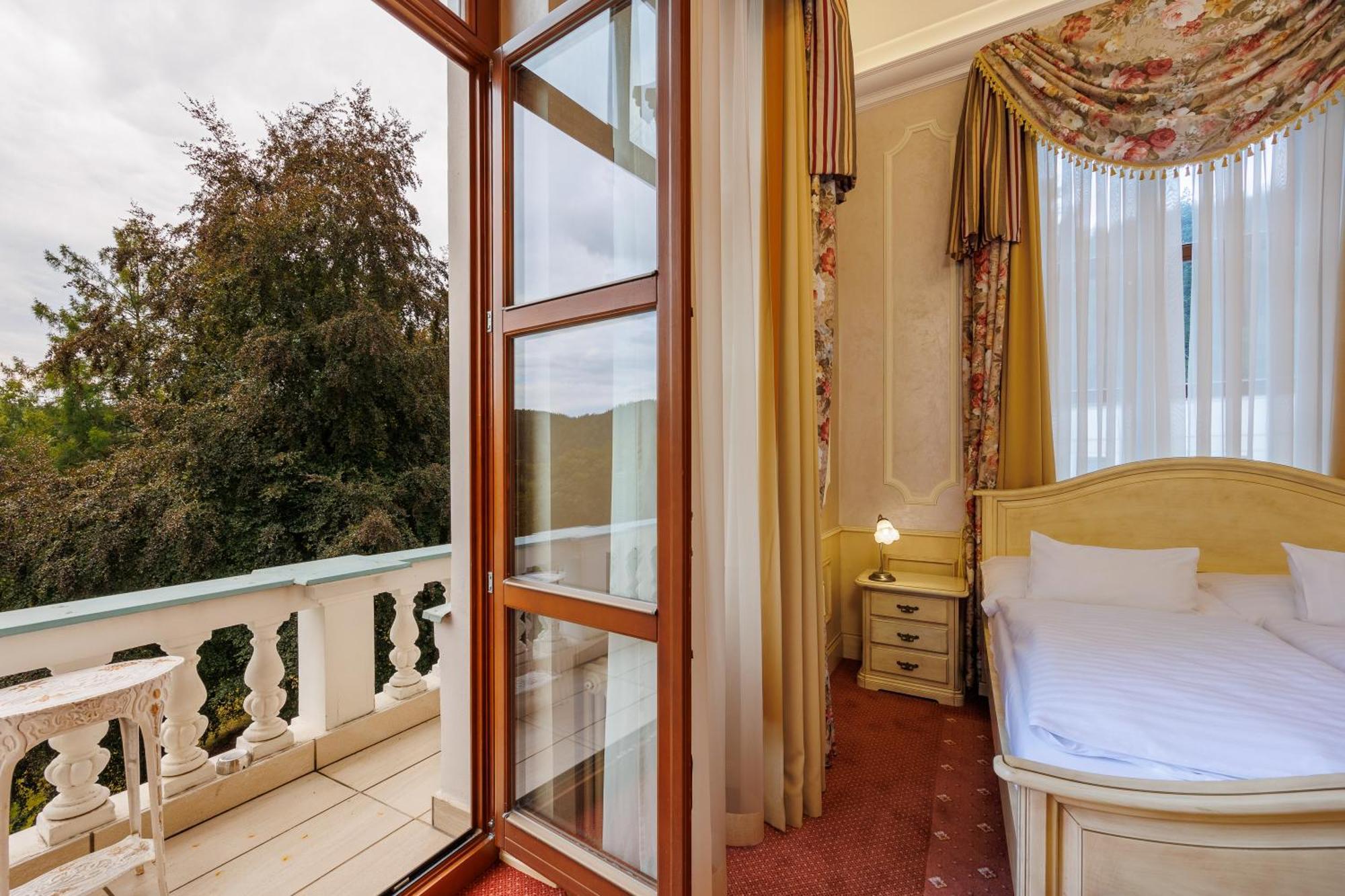 Hotel Chateau Cihelny Karlowe Wary Zewnętrze zdjęcie